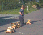 Timo mit der neuen Eisenbahn